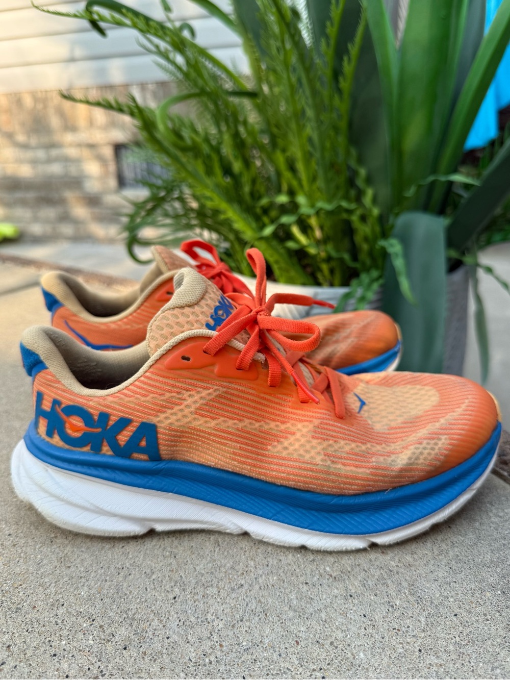 Hoka Clifton 9 Orange Sneakers